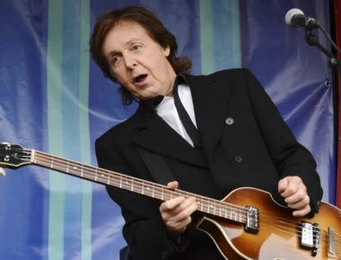 Το μήνυμα του Πολ ΜακΚάρτνεϊ των θρυλικών Μπητλς για τις γιορτές: Μη φάτε και μην πιείτε πάρα πολύ!